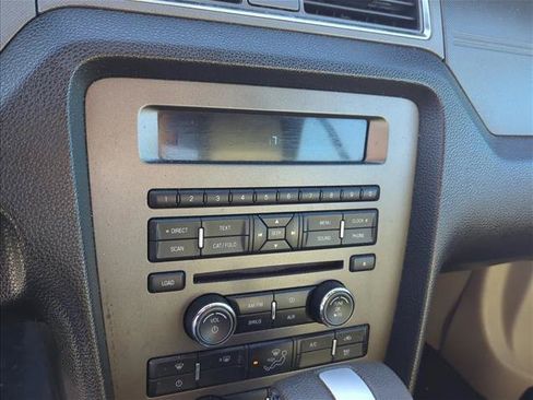 Used 2010 Ford Mustang Convertible RWD image 18