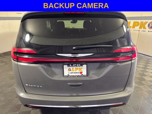 Used 2025 Chrysler Pacifica Select FWD image 4