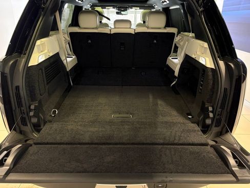 New 2026 Land Rover Range Rover Long Wheelbase SE image 17