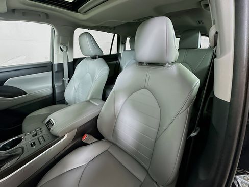 Used 2023 Toyota Highlander XLE image 20