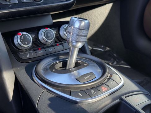 Used 2011 Audi R8 V8 image 43