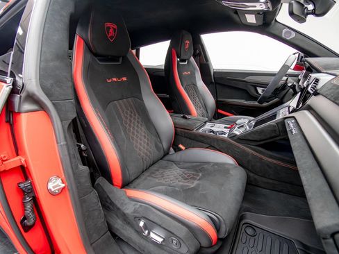 Used 2024 Lamborghini Urus Performante AWD/4WD image 14