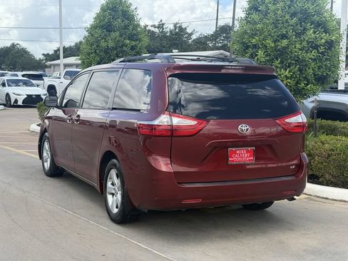 Used 2017 Toyota Sienna LE FWD image 5