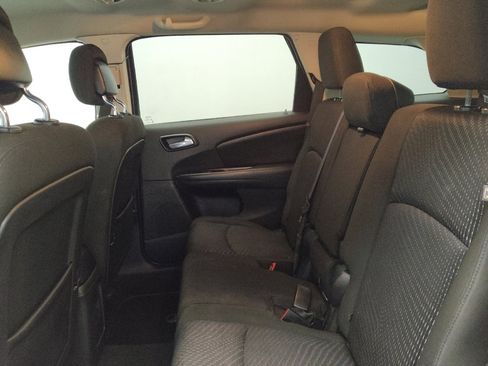 Used 2019 Dodge Journey SE w/ Premium Group image 18