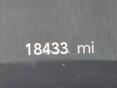 Used 2024 Chrysler Pacifica Limited w/ Uconnect Theater Family Group FWD image 26