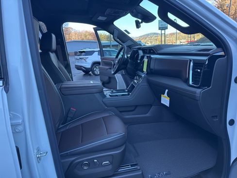 New 2026 GMC Sierra 2500 Denali w/ Denali Reserve Package image 14