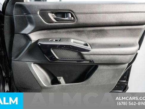 Used 2025 Nissan Pathfinder SV image 41