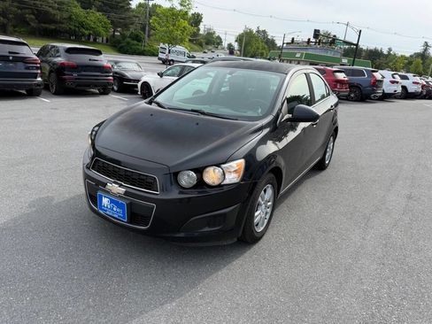 Used 2015 Chevrolet Sonic LT FWD image 2