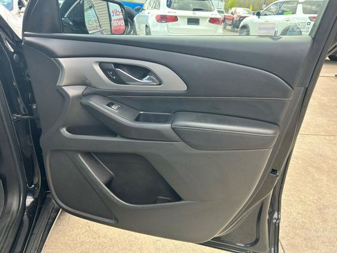 Used 2018 Chevrolet Traverse LS FWD image 17