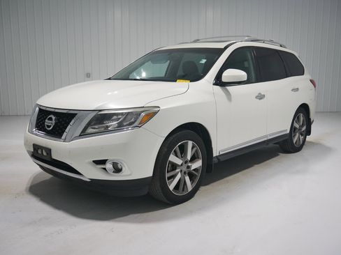 Used 2015 Nissan Pathfinder Platinum w/ Cargo Package image 1