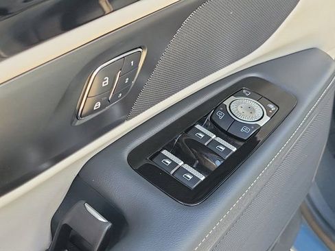 Certified 2025 Lincoln Nautilus Premier AWD/4WD image 21