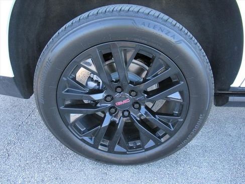 Used 2024 GMC Yukon Denali image 5