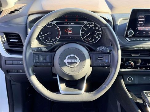 Used 2023 Nissan Rogue SV w/ SV Premium B Package image 20