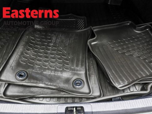 Used 2024 Toyota Camry SE image 9