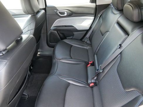 Used 2022 Jeep Compass Latitude w/ Convenience Group AWD/4WD image 8