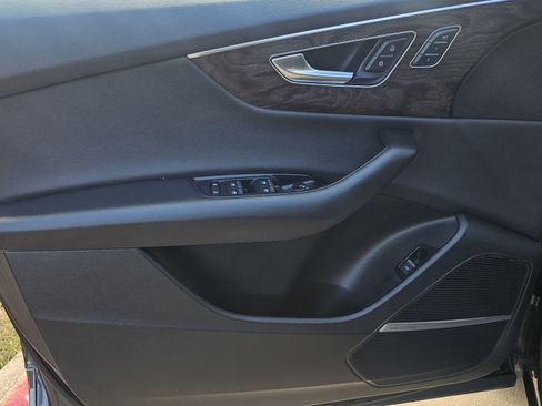 Used 2019 Audi Q8 Premium Plus image 27