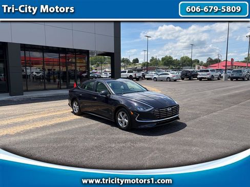 Used 2023 Hyundai Sonata SE w/ Cargo Package FWD image 1