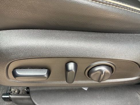 Used 2022 GMC Acadia Denali w/ Denali Ultimate Package FWD image 6