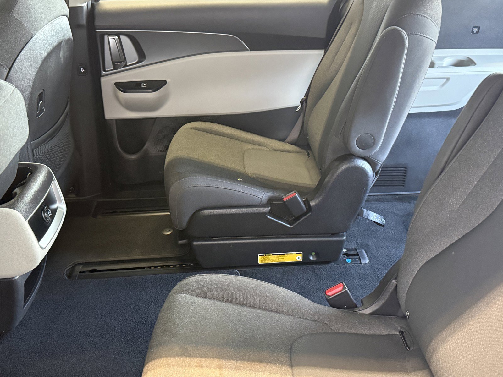 Used 2023 Kia Carnival LX FWD image 26