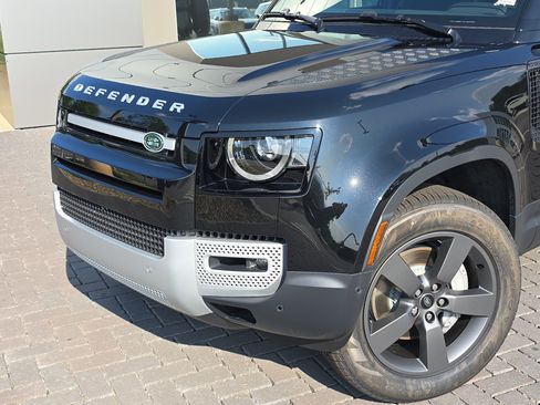 Used 2025 Land Rover Defender 110 S AWD/4WD image 9