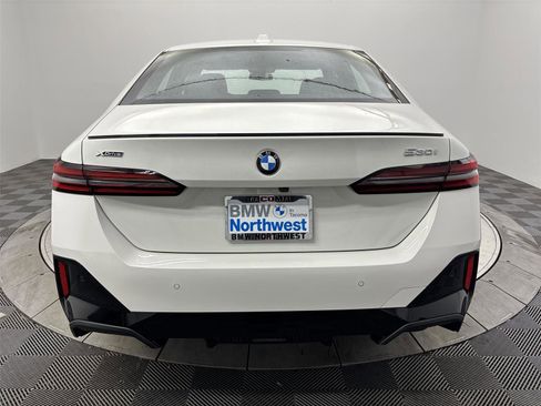 Used 2025 BMW 530i xDrive w/ M Sport Package image 15