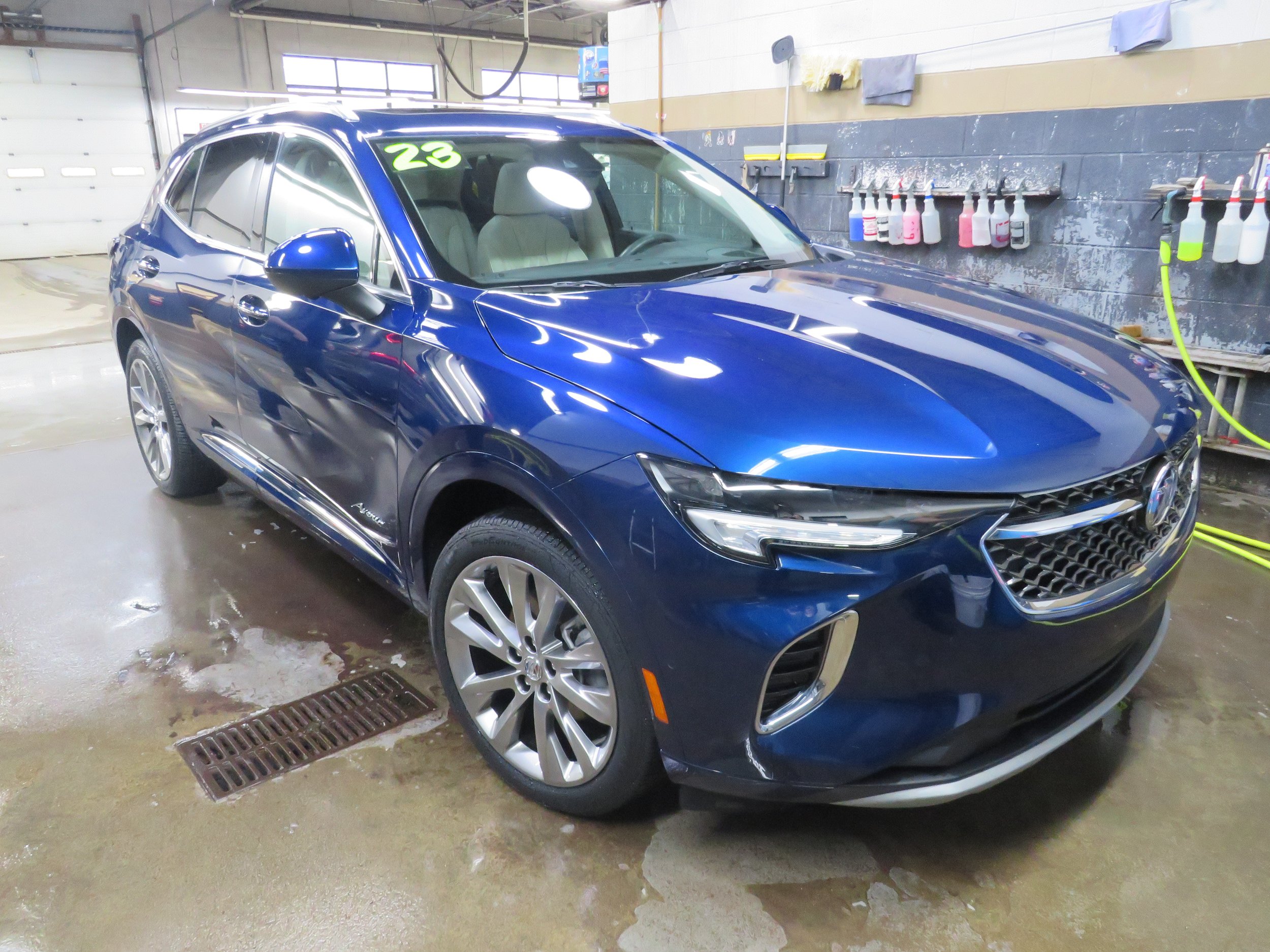 Used 2023 Buick Envision Avenir AWD/4WD image 1