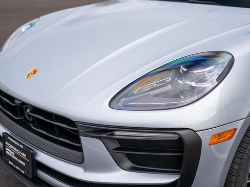 Certified 2024 Porsche Macan AWD/4WD image 29