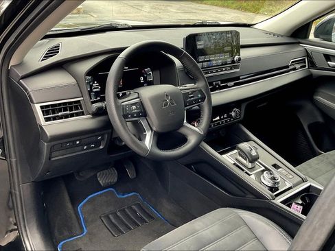 Used 2023 Mitsubishi Outlander SE image 13