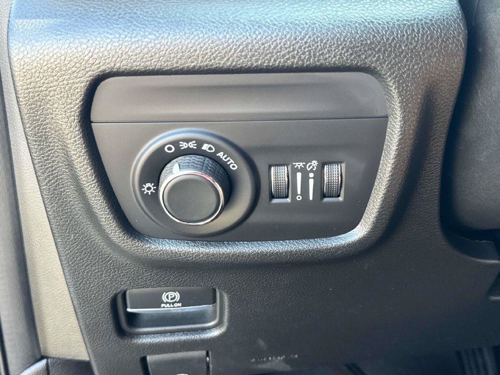Used 2024 Jeep Grand Cherokee Altitude RWD image 20