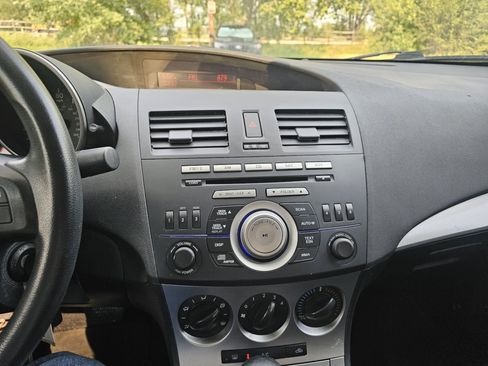 Used 2010 MAZDA MAZDA3 i Touring FWD image 17
