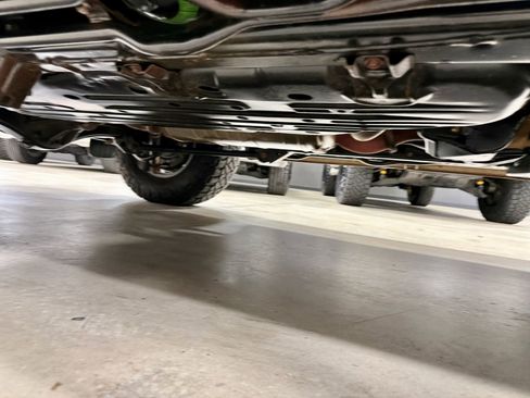 Used 2011 Lexus LX 570 4WD w/ Luxury Pkg w/Pre-crash image 33