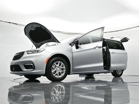 New 2026 Chrysler Pacifica Select image 31