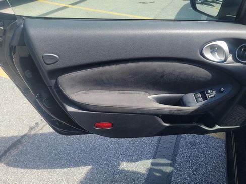 Used 2019 Nissan 370Z Touring RWD image 13