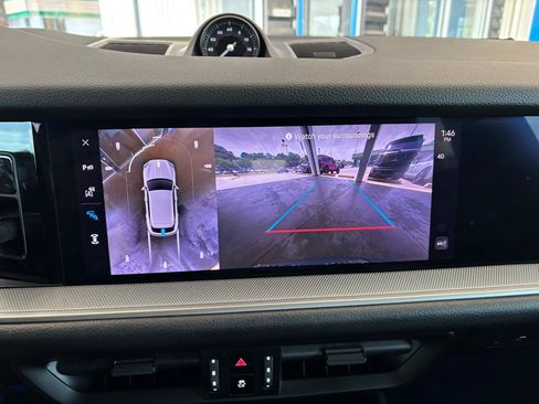 Used 2025 Porsche Cayenne E-Hybrid AWD/4WD image 16
