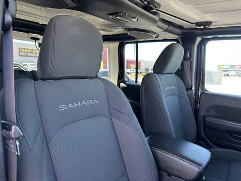 Used 2020 Jeep Wrangler Unlimited Sahara image 30