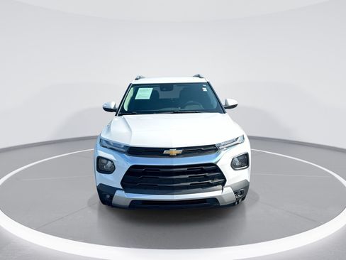 Used 2021 Chevrolet TrailBlazer LT w/ Premium Seating Package FWD image 3