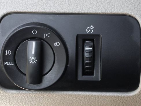 Used 2006 Ford Mustang Premium image 22