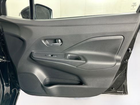 Used 2023 Nissan Versa SV image 29