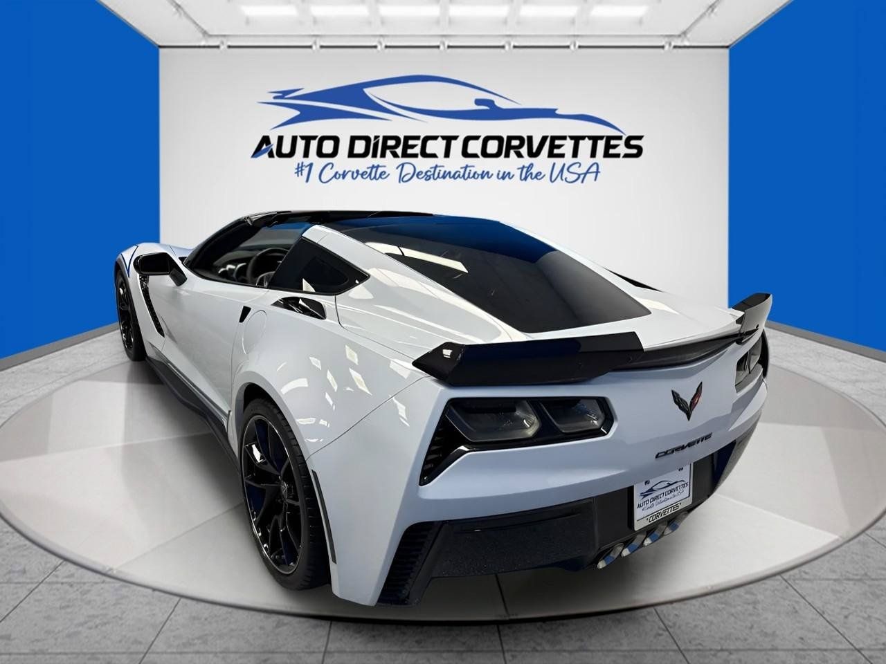 Used 2018 Chevrolet Corvette Z06 w/ Carbon 65 Edition RWD image 11