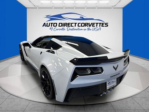 Used 2018 Chevrolet Corvette Z06 w/ Carbon 65 Edition RWD image 11