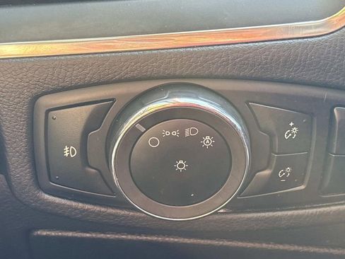 Used 2024 Ford Edge Titanium image 28