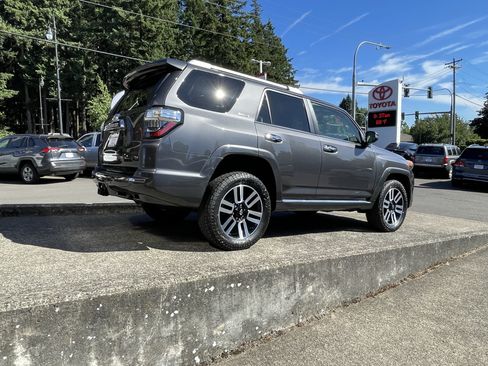 Certified 2022 Toyota 4Runner Limited AWD/4WD image 7
