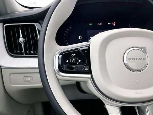 New 2026 Volvo XC60 B5 Ultra w/ Climate Package AWD/4WD image 12
