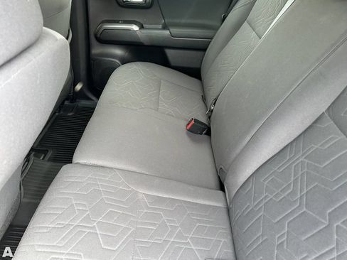 Used 2019 Toyota Tacoma TRD Off-Road w/ Technology Package AWD/4WD image 16