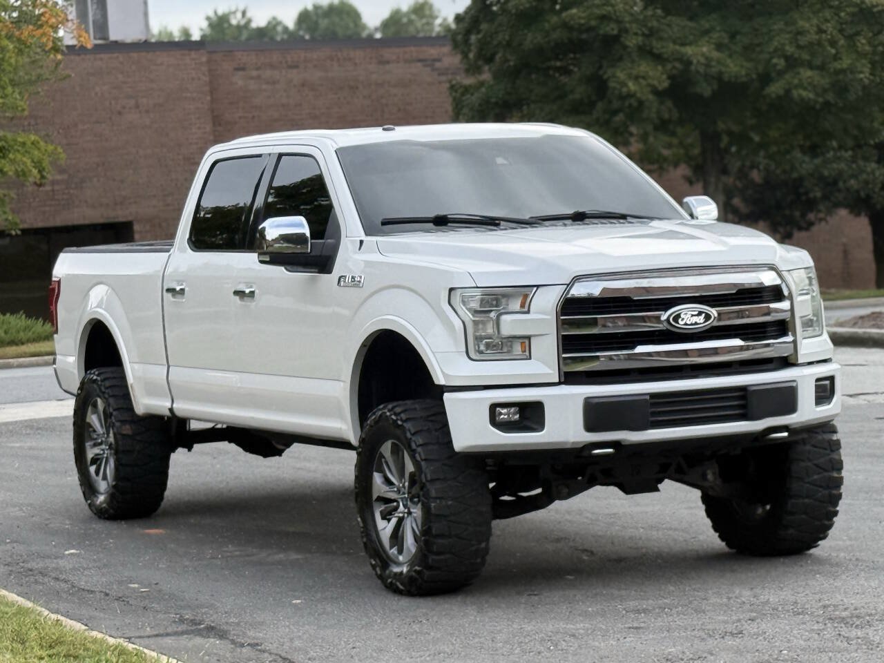 Used 2017 Ford F150 Lariat w/ Equipment Group 502A Luxury AWD/4WD image 3