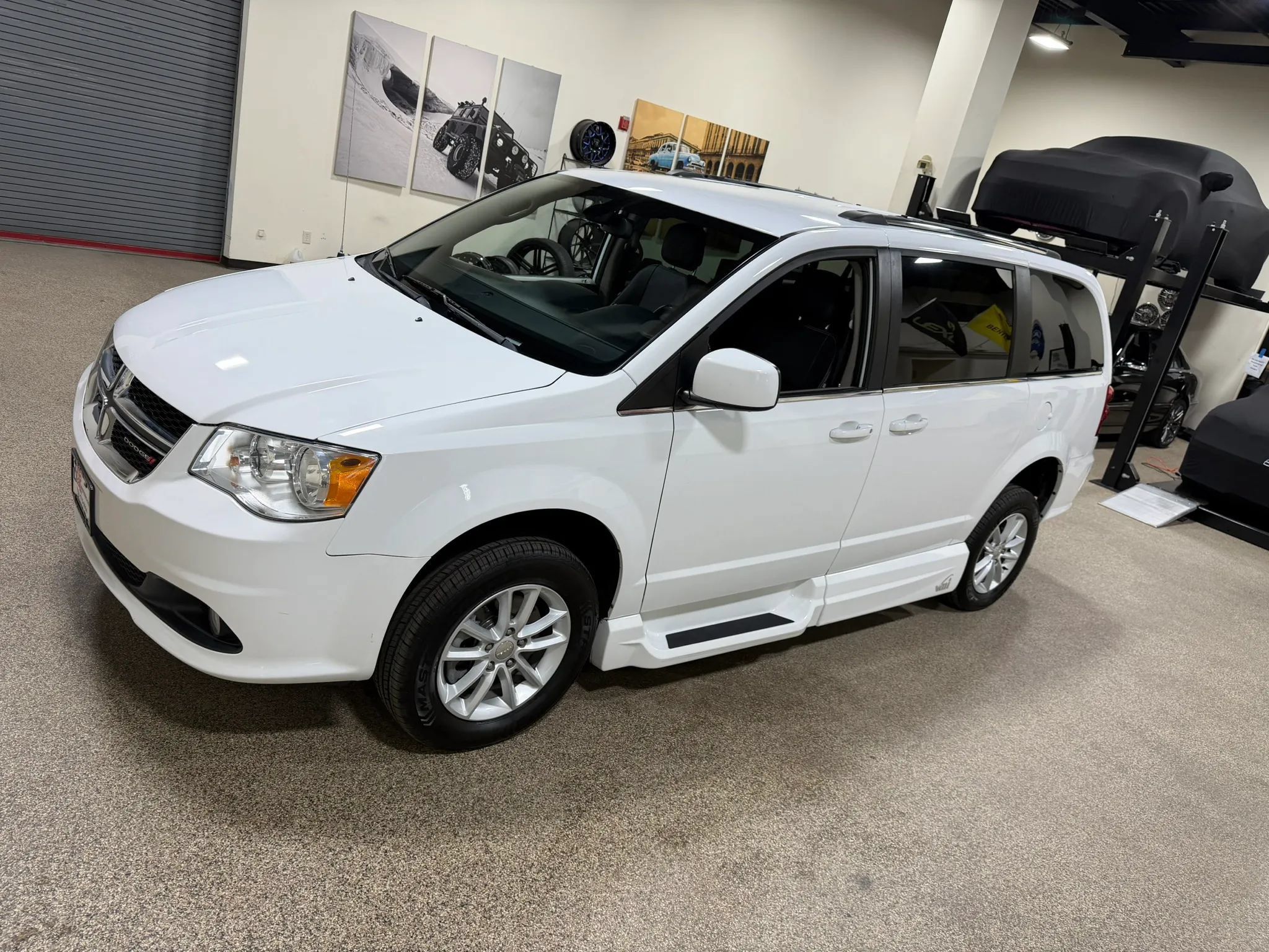 Used 2019 Dodge Grand Caravan SXT FWD image 10