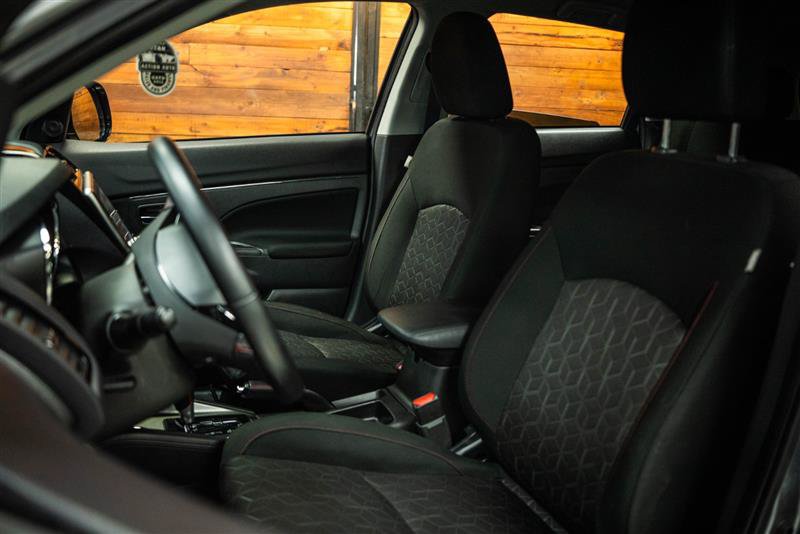 Used 2025 Mitsubishi Outlander Sport LE AWD/4WD image 9
