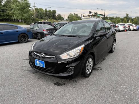 Used 2016 Hyundai Accent SE FWD image 2