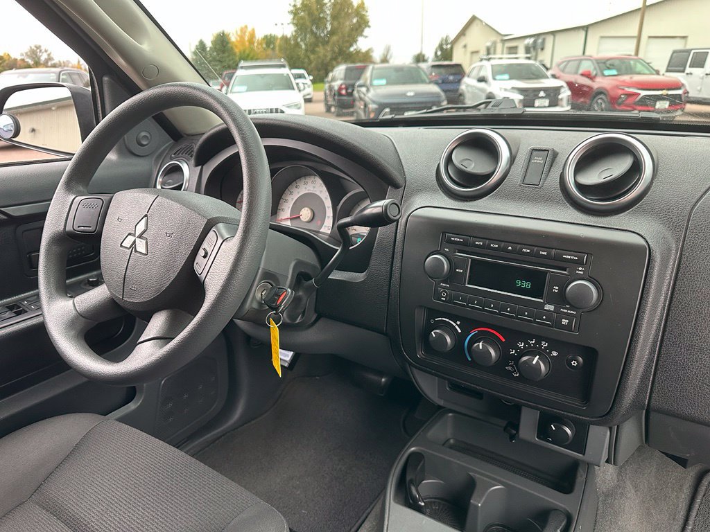 Used 2006 Mitsubishi Raider LS AWD/4WD image 29