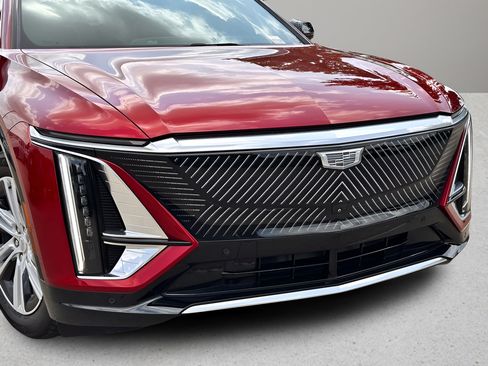 Used 2024 Cadillac Lyriq Tech w/ Driver Assist Package AWD/4WD image 24